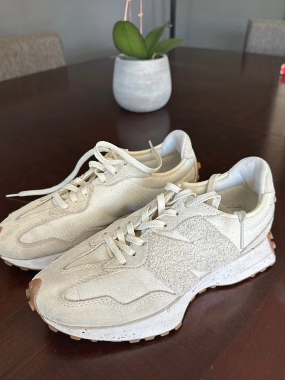 New Balance 327 cream white suede canvas sneakers size 7 women